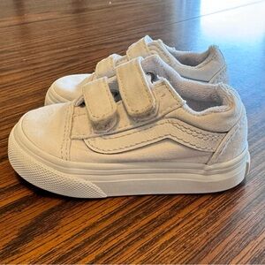 EUC Vans Unisex Old Skool V Low Top Sneakers White Toddler Size 4